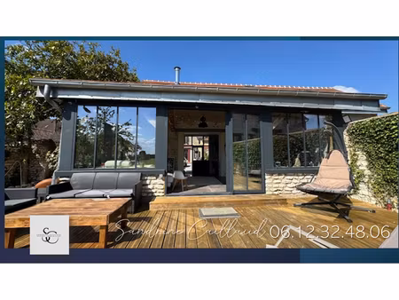 3mn bréval - maison type grange d'architecte - 2 chambres - véranda - cave - terrain envir