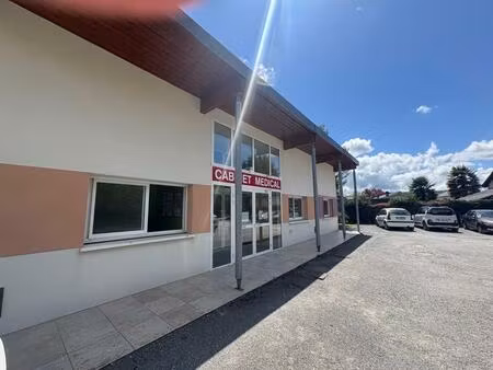 soumoulou  entre pau et tarbes  bureaux à vendre de 160m2 sur 1330m2 de terrain (parkings)