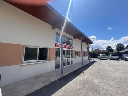 soumoulou  entre pau et tarbes  bureaux à vendre de 170m2 sur 1330m2 de terrain (parkings)
