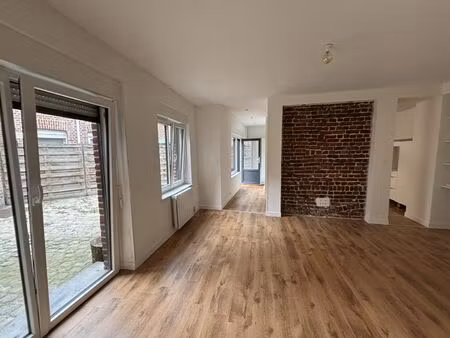 lannoy-appartement avec cour privative et porche pour accès voiture