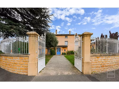 arnas maison bourgeoise de 262m² sur beau terrain avec piscine