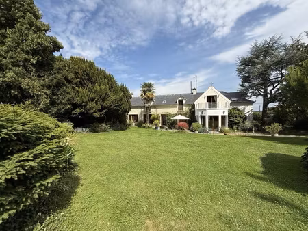 ensemble immobilier de caractère sur parc paysager avec piscine et dépendances! secteur se