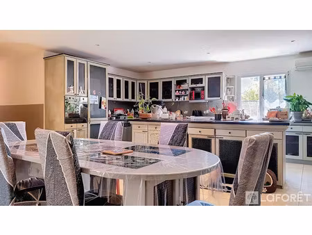 vente villa 8 pièces 260 m² à creissan (34370)  430 000 €