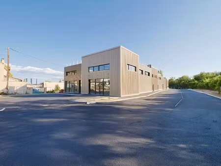 location local commercial