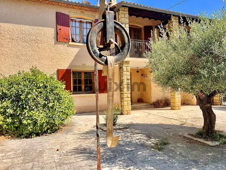 proximité des commerces  possiblité 2 logements.