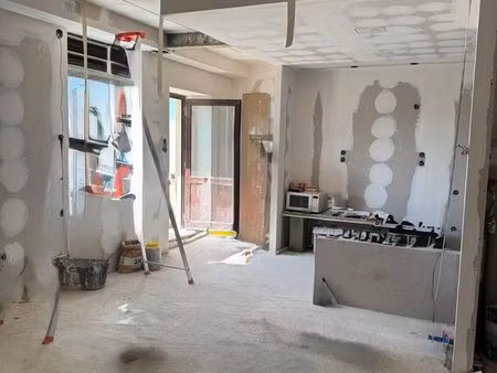 f2 avec terrasse à terminer