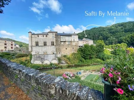 maison avec dependance dans un joli village medieval