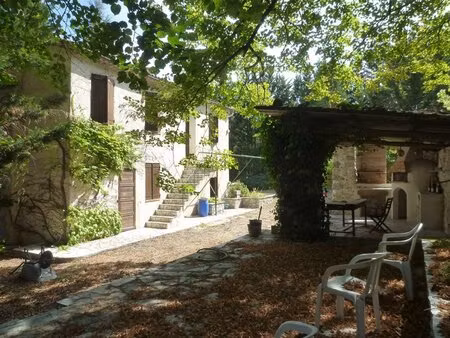 maison 6 pièces 140 m²- dépendances-terrains 31749 m²