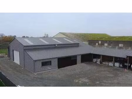 location bureaux et commerces à périers (50190) : à louer / 390m² périers