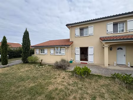 location maison 9 pièces 145.17 m² à l'hôpital-le-grand (42210)  1 040 €