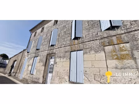 maison 136 m2 + cour et deux garages  saint-fort-sur-gironde
