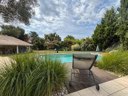 arcins : maison t5 (193 m²) en vente