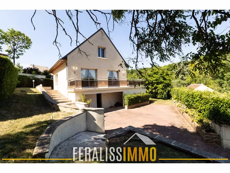 des volumes à couper le souffle  pour cette lumineuse maiso