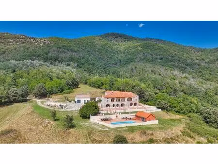 mas de caractère au cœur du vallespir – 39 hectares de nature privée
