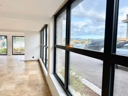 locaux mixtes de 60m²