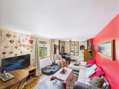 maison familiale avec jardin et vue sur le granier