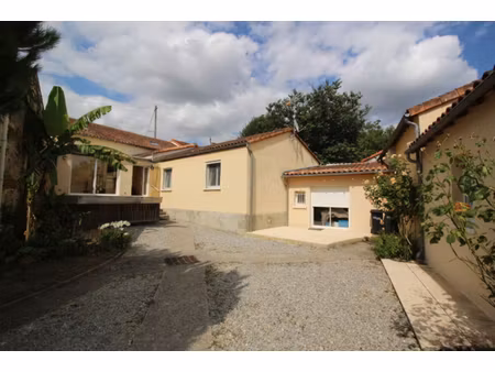 maison saint genest d ambiere 9 pièce(s) 150.70 m2