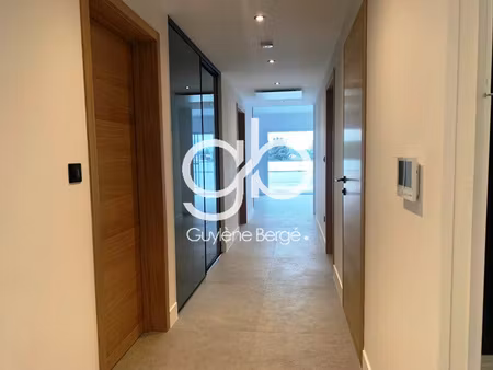 appartement 5 pièces de 131 m2 avec terrasse de 129 m2 à bai