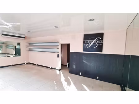 location local commercial 60m² cagnes sur mer 06800