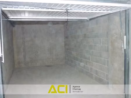 location parking charnay les macon 71850