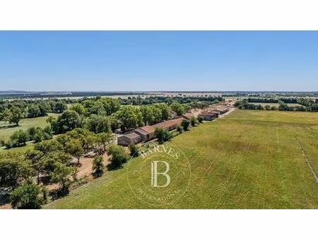 salon-de-provence - domaine d'exploitation agricole - 158 hectares - aop foin de crau