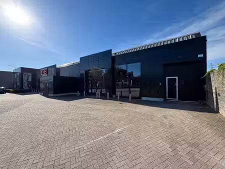 winkelpand met showroom & magazijn te huur – lier (1.200 m²)