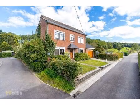 charmante maison avec garage et jardin  en bord de campagne