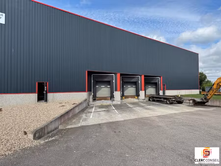 location local commercial 2 750m² heudebouville 27400