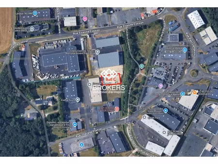 local pro à construire 878 m²