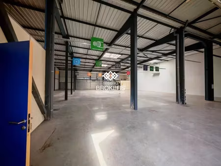 cellule commerciale 690 m²