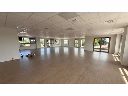 plateau de bureaux neuf - 171 m² + terrasse 12 m² - rd 1075