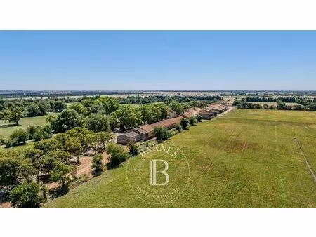 vente local commercial 20 pièces 4000m2 salon-de-provence 13300 - 3900000 € - surface priv