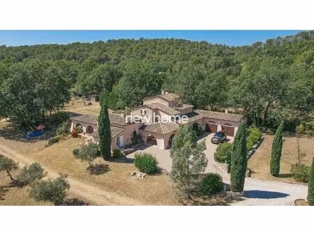 fayence: pittoresque ancien mas provençal sur 18 000m2 de terrain plat  charme et belle...