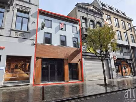 immeuble mixte rénové avec terrasse et logement intégré