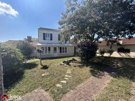 vente maison à saint-michel-en-l'herm (85580) : à vendre / 150m² saint-michel-en-l'herm