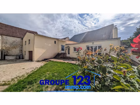 charmante maison de village avec dépendance et jardin clos