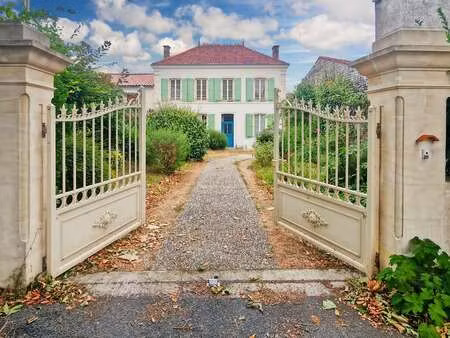 vente maison à loulay (17330) : à vendre / 180m² loulay