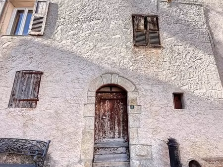 saint-auban – maison de village à rénover de fond en comble