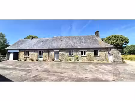 maison indépendante en pierres 3 chambres  située sur un terrain rural de 1 581 m²  avec 2