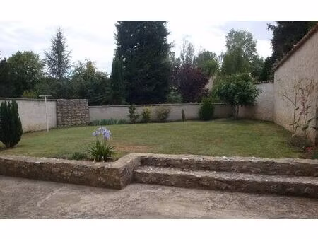 location maison  m² t-4 à château-l'évêque  950 €