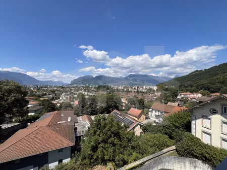 appartement t3 de 77 m2 dans le château de poisat