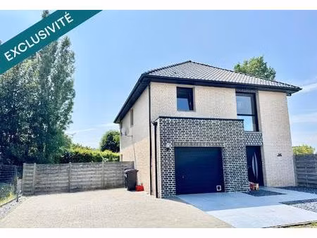 maison de style cubique avec piscine - hors lotissement!