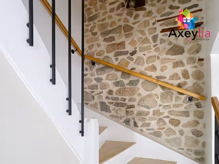 a vendre - cublize - maison rénovée avec 3 chambres  salle de jeux  dépendances et terran