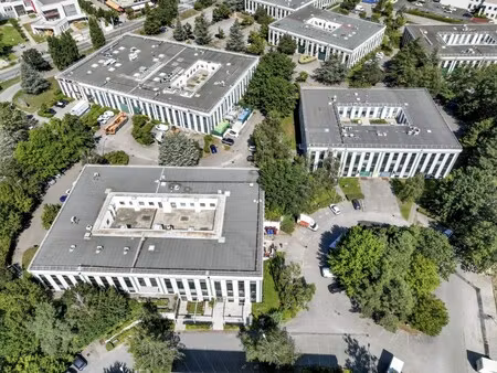 location local professionnel 2 263m² limonest 69760