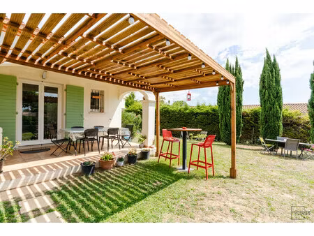 homps - pavillon avec grand jardin