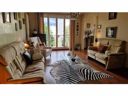 nîmes gard - tres bel appartement vendu en viager occupe