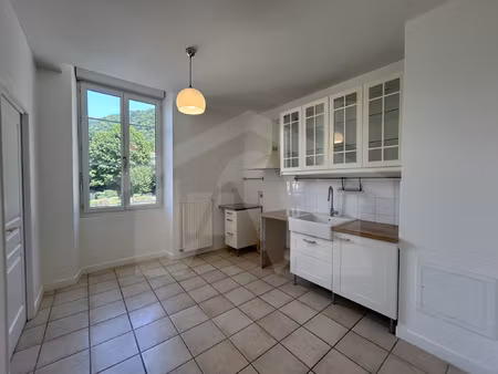 appartement t4 de 101 m2 au château de poisat