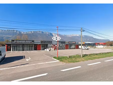 a louer locaux commerciaux sur axe passant 226 m2