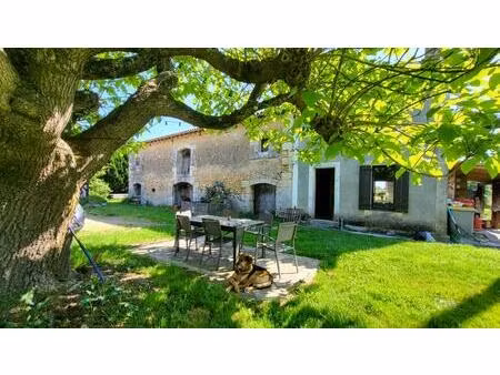 24400 proche mussidan fermette avec habitation 157 m² et 2 granges parcelle 1ha