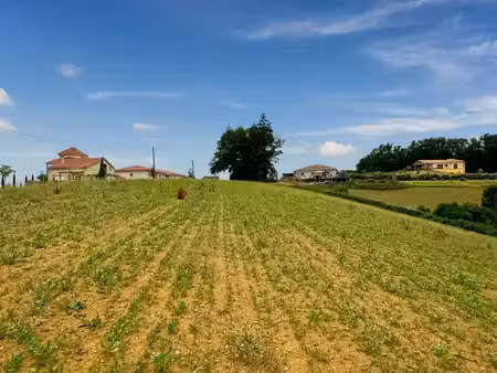 dpt gers (32)  à bassoues  à vendre terrain de 3 000 00 m²